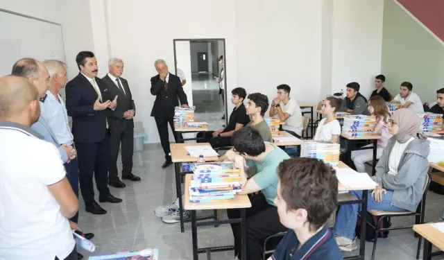 Bursa Yenişehir'de üniversiteye hazırlanan gençlere eğitim desteği