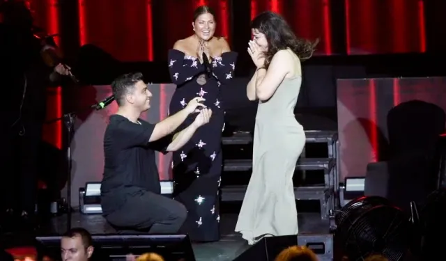Sibel Can'ın sahnesinde unutulmaz teklif