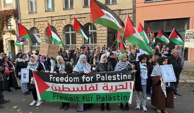 Almanya'da akademik ve kültürel alanda Filistin destekçilerine uygulanan baskı protesto edildi