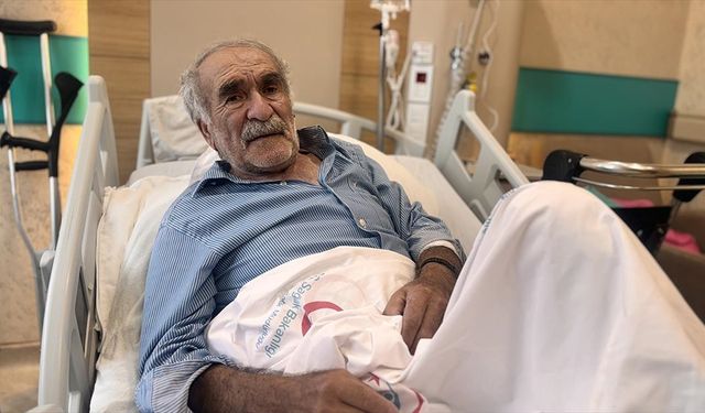 Bidondakinin benzin olduğunu ateşle anlamaya çalışınca az daha bacağından olacaktı