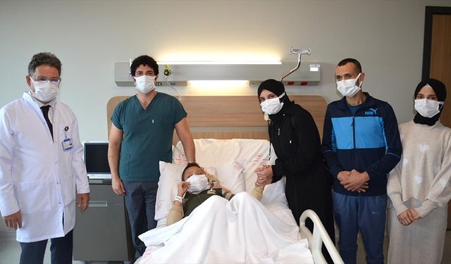 Bursa'da 9 yaşındaki çocuk babasından yapılan böbrek nakliyle yaşama tutundu