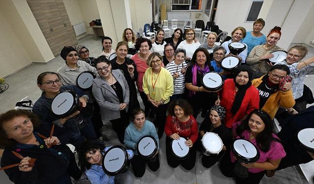 Düzce'de ev hanımı ve girişimci kadınlar, müziğin ritmiyle hayatını renklendiriyor