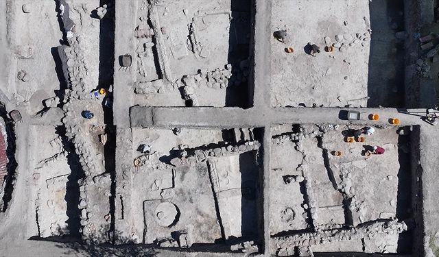 Gökhöyük'te tarih öncesi çağlara ait yerleşimin izleri gün yüzüne çıkarılıyor