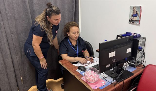 Kanseri yenip mesleklerine dönen iki hemşire, kendileriyle aynı kaderi paylaşanlara umut oluyor