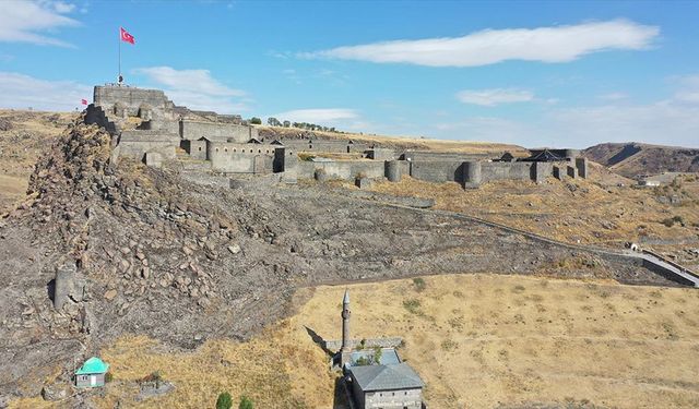 Kars Kalesi ihtişamıyla bin yıldır geçmişin izlerini taşıyor