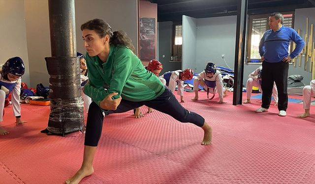 Milli tekvandocu Hatice Kübra İlgün, dünya şampiyonasına parktaki lokalde hazırlanıyor