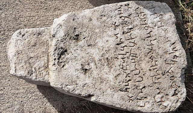 Ardahan kırsalında bulunan Aramice yazıt Kars Müzesi'nde çözümleniyor