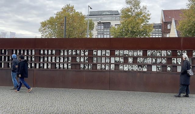 Berlin Duvarı'nın yıkılışının üzerinden 36 yıl geçti