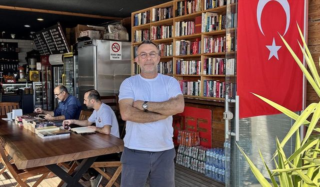 Bodrumlu esnaf kafeteryasında oluşturduğu kitaplıkla müşterilerini okumaya teşvik ediyor