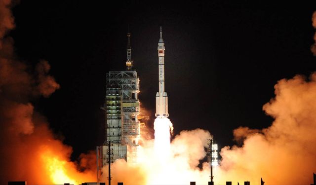 Çin'in uzay istasyonundaki taykonot ekibi Dünya'ya döndü