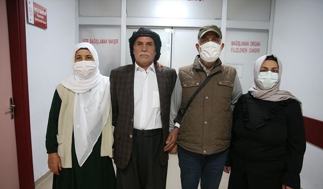 Diyarbakırlı çiftler çapraz böbrek nakli ile eşlerini hayata bağladılar