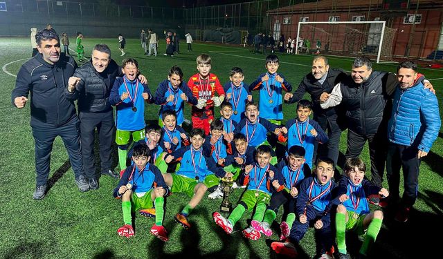 Doğanşehir Belediyespor 12 yaş altı futbol takımı şampiyon oldu