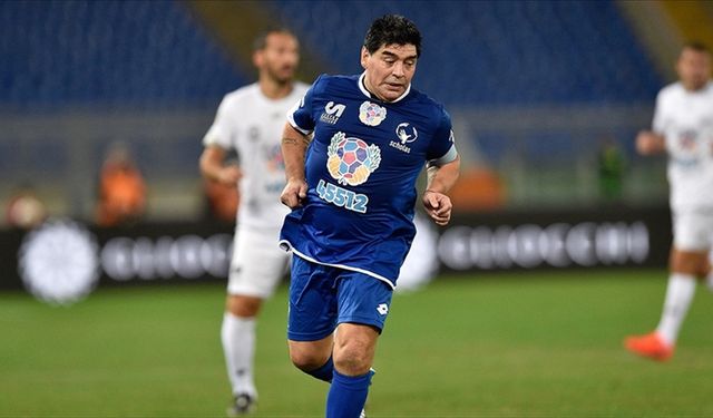 Futbol efsanesi Maradona ölümünün 5. yılında anılıyor