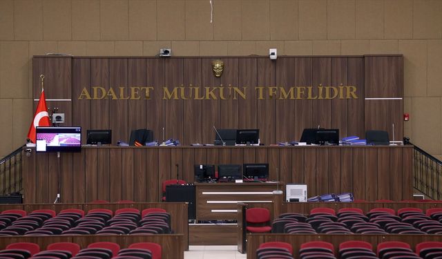 İzmir Büyükşehir Belediyesine yönelik soruşturmada 'iş makinesi ve araç kiralanması hizmet alımı' davası başladı