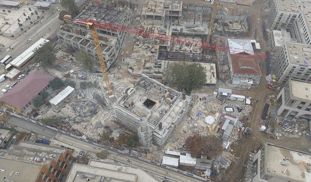 Malatya'da depremlerle yıkılan cami güçlendirilmiş yapısıyla yeniden yükseliyor