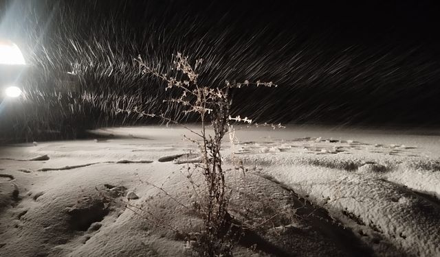 Malatya'nın Darende ilçesinde kar yağışı etkili oluyor
