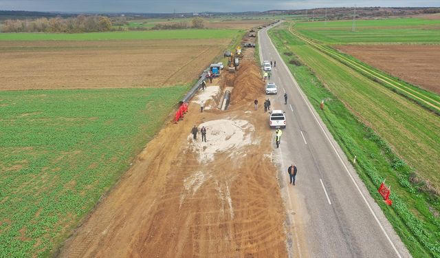 Su kesintileri yaşanan Edirne'ye barajdan su taşıyacak hat 1 ay içinde tamamlanacak