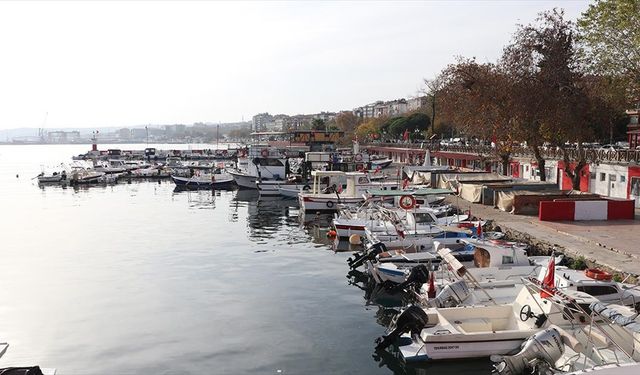 Tekirdağ'da deniz ulaşımı 5 gündür süren lodosun etkisini yitirmesiyle normale döndü