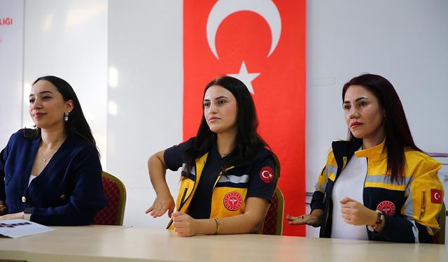 Adana'da 112 personeli sağlık hizmetinde engellere takılmamak için işaret dili öğreniyor