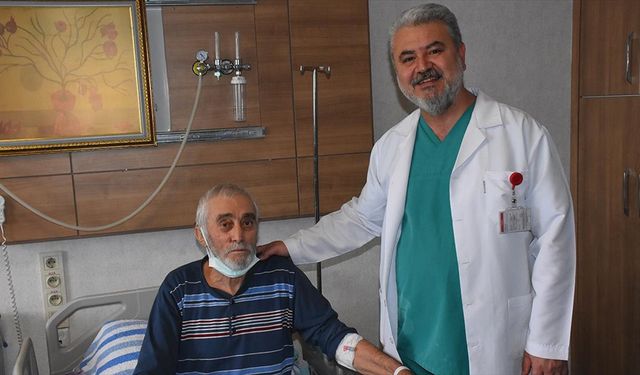 Afyonkarahisar Devlet Hastanesinde uygulanan tedaviyle şeker hastasının ayağı kesilmekten kurtarıldı