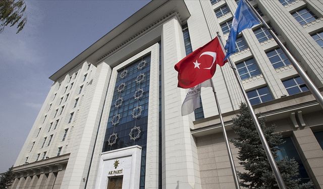 AK Parti, Milli Dayanışma, Kardeşlik ve Demokrasi Komisyonu raporunu Cumhurbaşkanı Erdoğan'a sundu