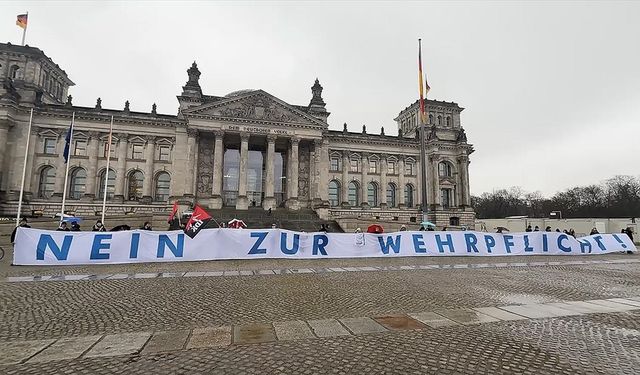 Almanya'da asker sayısını artırmayı hedefleyen yasa tasarısı Federal Mecliste kabul edildi