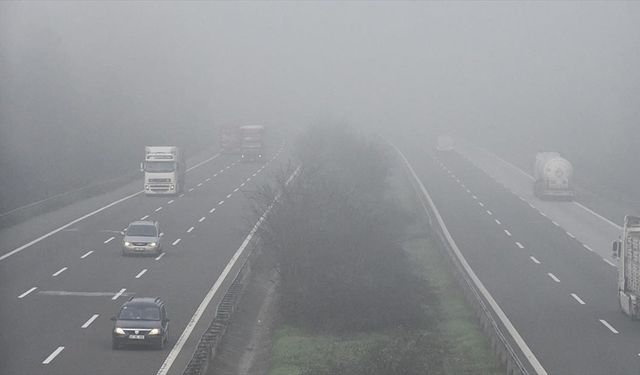 Anadolu Otoyolu'nun Düzce geçişinde sis etkili oldu