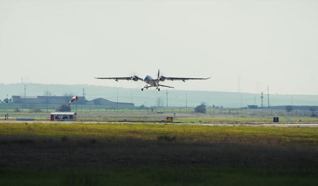 Bayraktar AKINCI'dan fırlatılan TÜBİTAK SAGE'nin milli mühimmatları hedefi tam isabetle vurdu