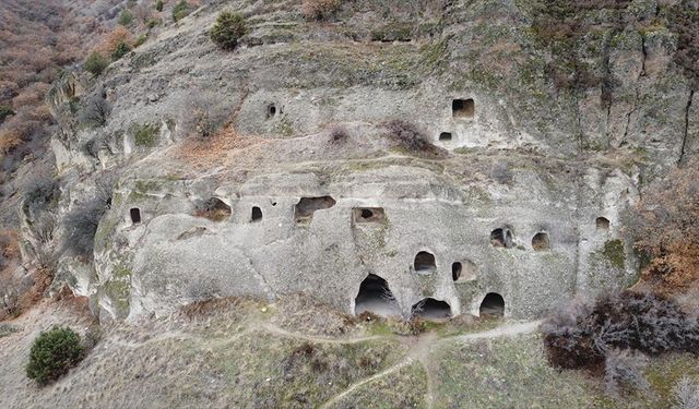 Çankırı'daki İndağı Kaya Mezarları tarih ve doğa meraklılarının ilgisini çekiyor
