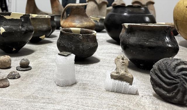 Elazığ'da 7 bin 500 yıllık olduğu değerlendirilen taş mühür gün yüzüne çıkarıldı