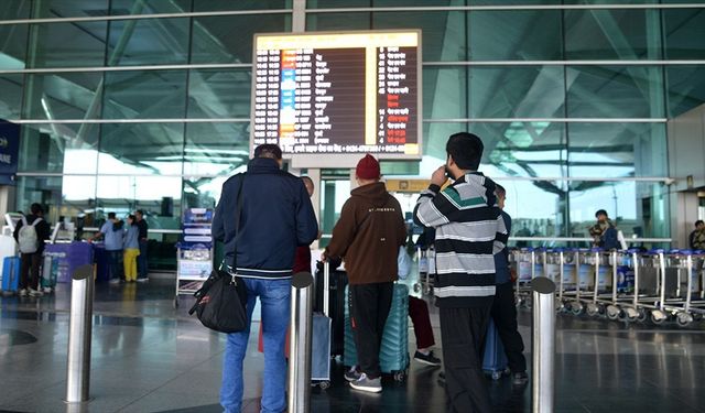 Hindistan'da yoğun sis nedeniyle 128 uçuş iptal edildi