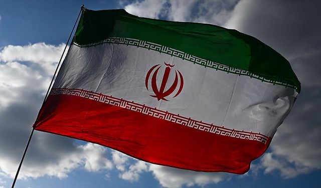 İran'da gösteriler sürerken, 21 eyalette soğuk hava gerekçesiyle resmi tatil ilan edildi