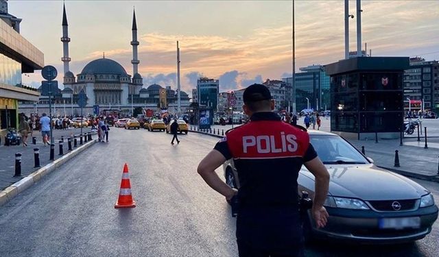 İstanbul'da yapılan polis uygulamasında 927 kişi gözaltına alındı