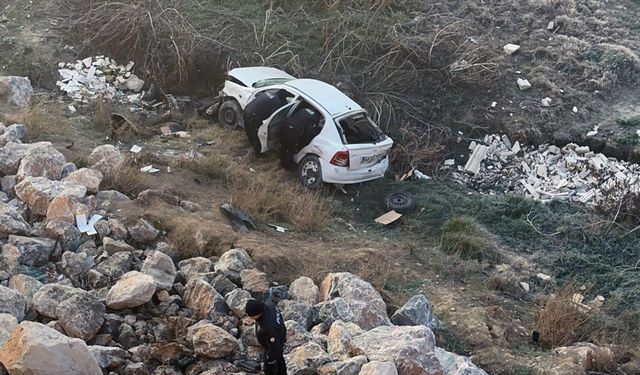 Malatya'da devrilen otomobildeki 1 kişi öldü, 2 kişi yaralandı