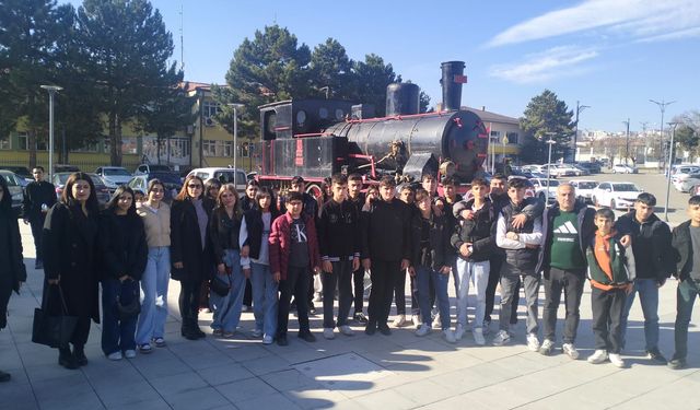 Malatyalı öğrenciler Sivas'ın tarihi mekanlarını gezdi