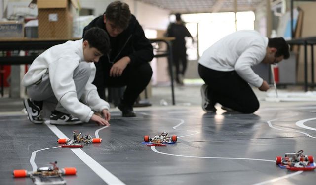 Otonom robotla Avrupa üçüncüsü olan meslek liseliler gözünü zirveye dikti