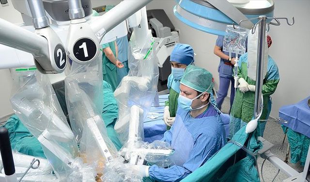 Robotik cerrahiyle kanser ameliyatlarında başarı artıyor