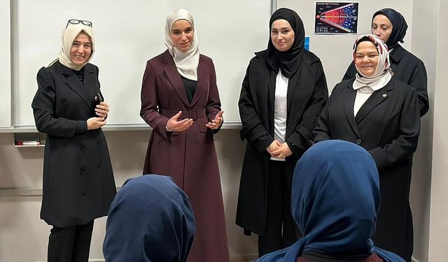 Suriye Cumhurbaşkanı Şara'nın eşi Latife El Durubi'den Kadıköy Anadolu İmam Hatip Lisesi'ne ziyaret