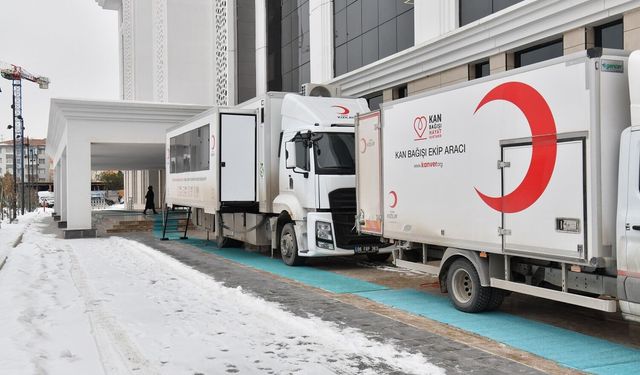 Yeşilyurt Belediyesi Personelinden Kızılay'a Anlamlı Destek!