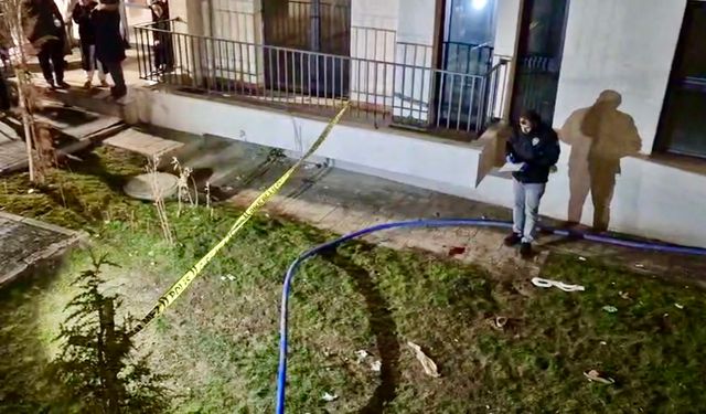 Balkondan Düşen Genç Kız Ağır Yaralandı