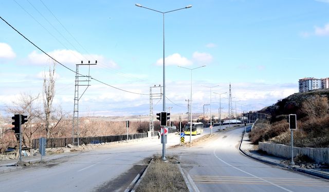 Büyükşehir Trafikte Güvenliği Artırıyor: Yoğun Noktalara Sinyalizasyon Kuruluyor