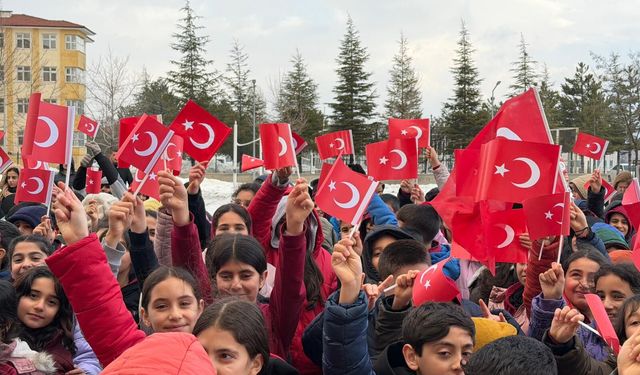 Doğanşehir Okullarında İlk Ders Bayrak Oldu