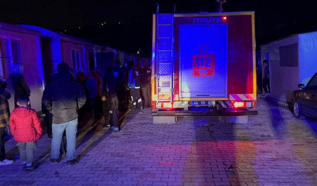 Konteyner Kentte Çıkan Yangın Paniğe Neden Oldu