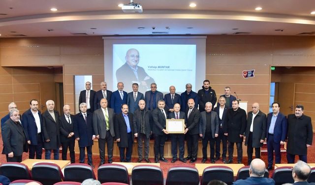 Malatya TSO'dan Vahap Munyar'a 'Şeref Üyeliği Beratı