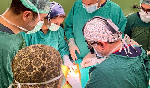 Nefes Borusu Daralan Hasta Hayata Nadir Ameliyatla Tutundu