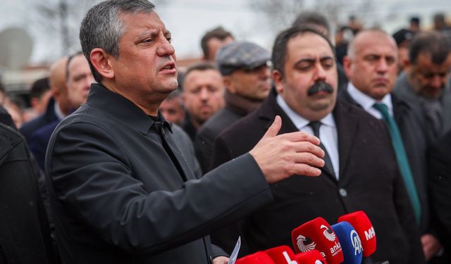 Özgür Özel Erkenek'ten İktidara Yüklendi: 'Depremzedeye Boş Senet İmzalatmak Suçtur'