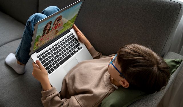 Uzmandan Ailelere Kritik Uyarı: 'Ekran Süresi Gelişimin Birçok Alanını Etkiliyor'