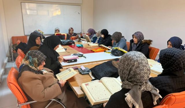 Yeşilyurt Kent Konseyi'nde Kur'an-ı Kerim Eğitimi Ve Mukabele Programı Başladı