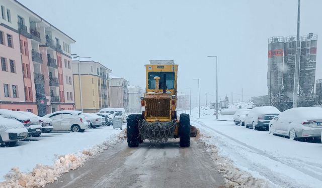 Yoğun Kar Yağışı Nedeniyle Darende-Elbistan Yolu Ulaşıma Kapatıldı
