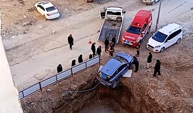 İnşaat Temeline Düşmekten Son Anda Kurtuldu